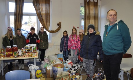 Adományozás és érzékenyítés - tóvárosi diákok jártak a Kríziskezelő Központban